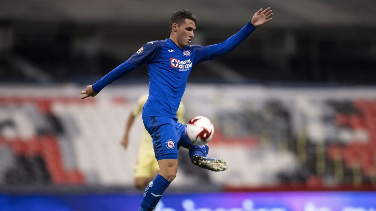 Santiago Giménez se ve en el Barcelona y la Selección Mexicana