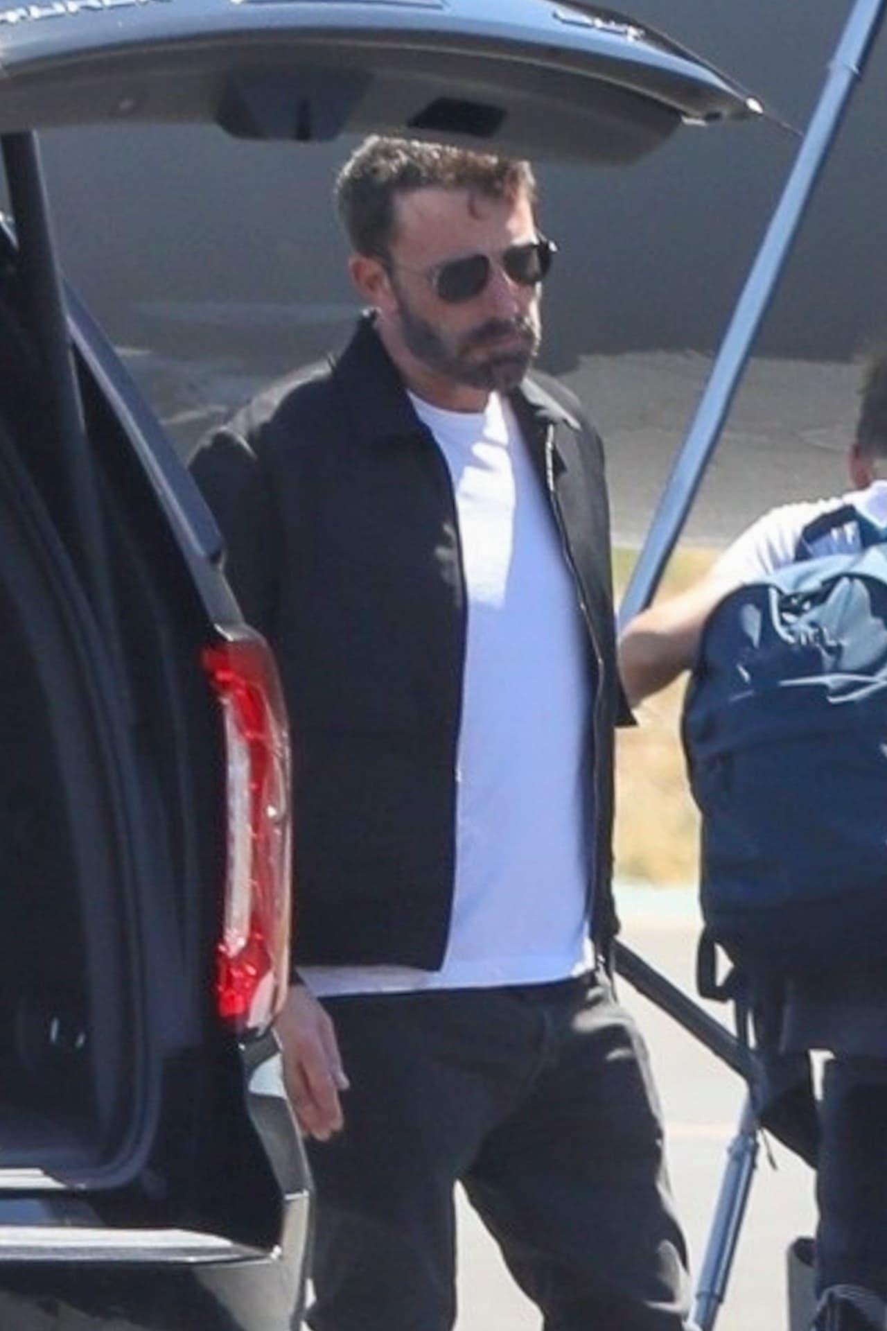 "'Jen' está hecha de acero y sabe que viene con el paquete, 
<b>(pero él) todavía se enoja</b>", aseguró la persona consultada.
<br>