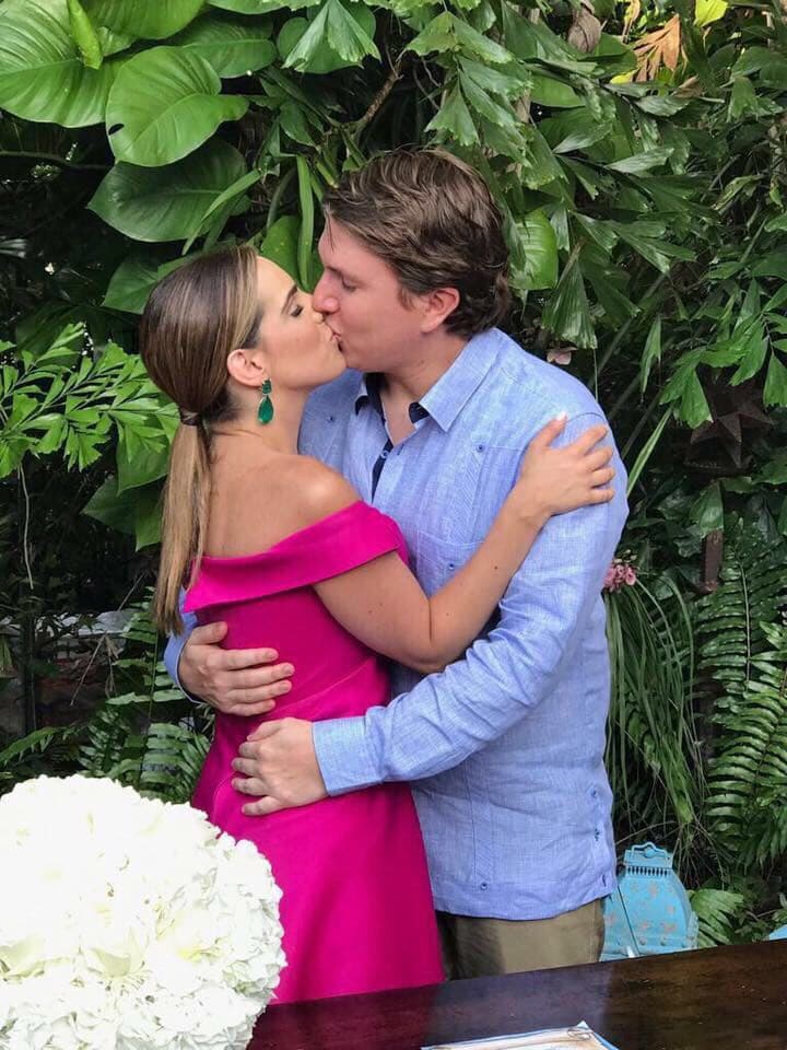 ¡Qué vivan los novios! Una bella imagen de esta pareja de enamorados.