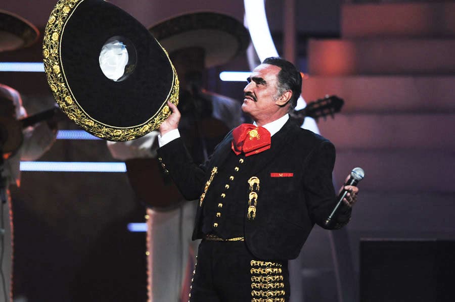 <b>2008</b>
<br>Vicente Fernández fue honrado con el Premio a la Excelencia y, por primera vez en los premios, al público le concedieron una pieza 'extra'.