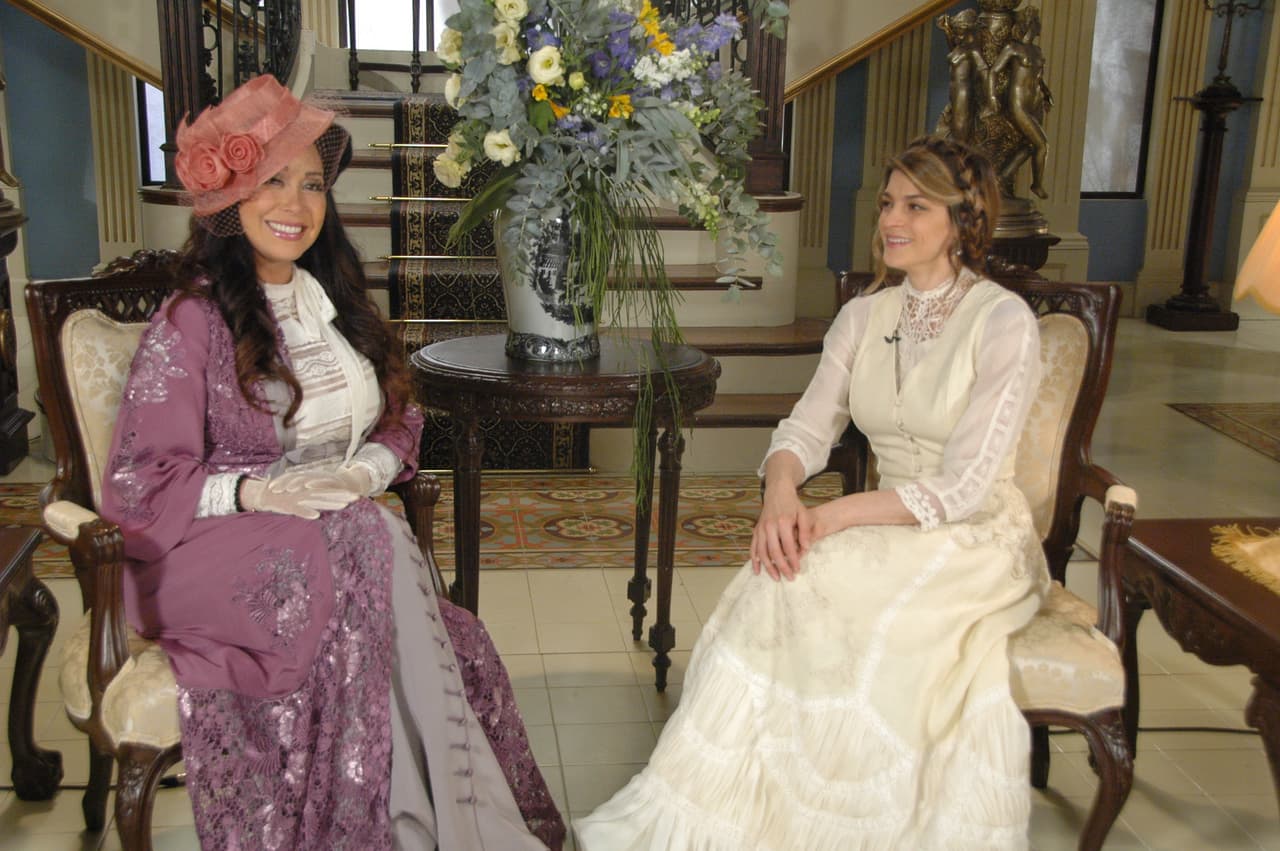 Irene Azuela dará vida a Isabel Alarcón.