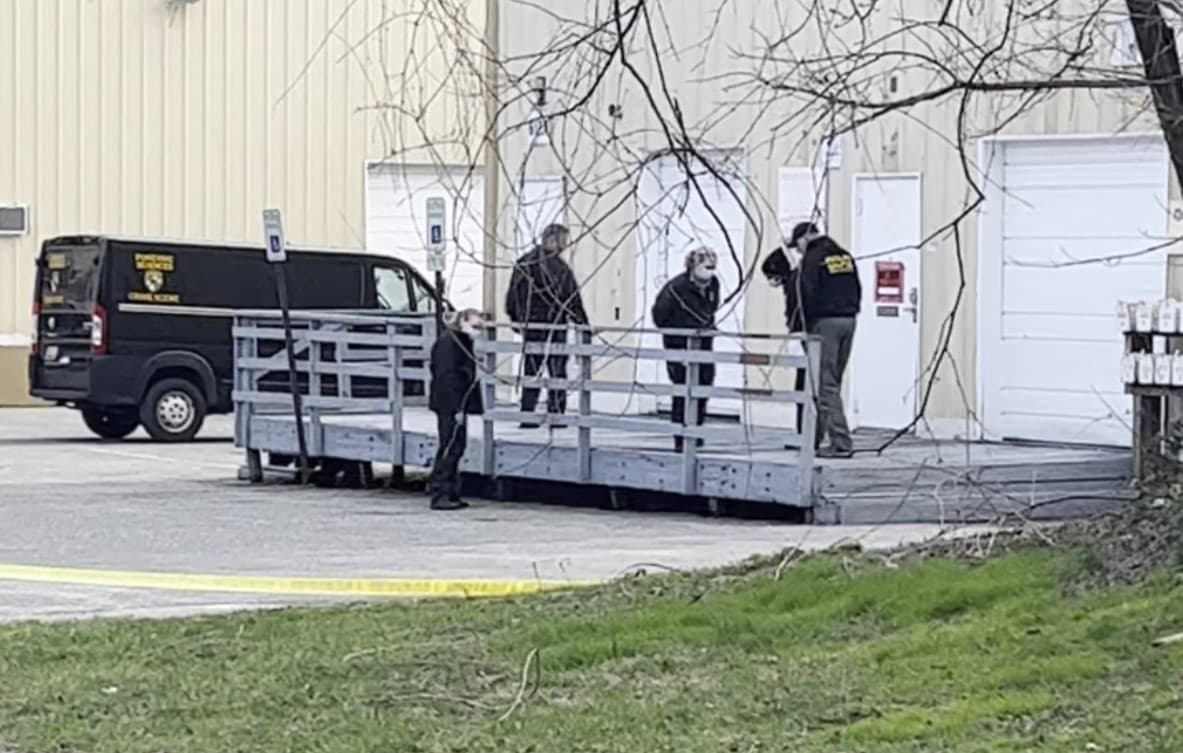 Dos personas murieron por un tiroteo en Laurel.