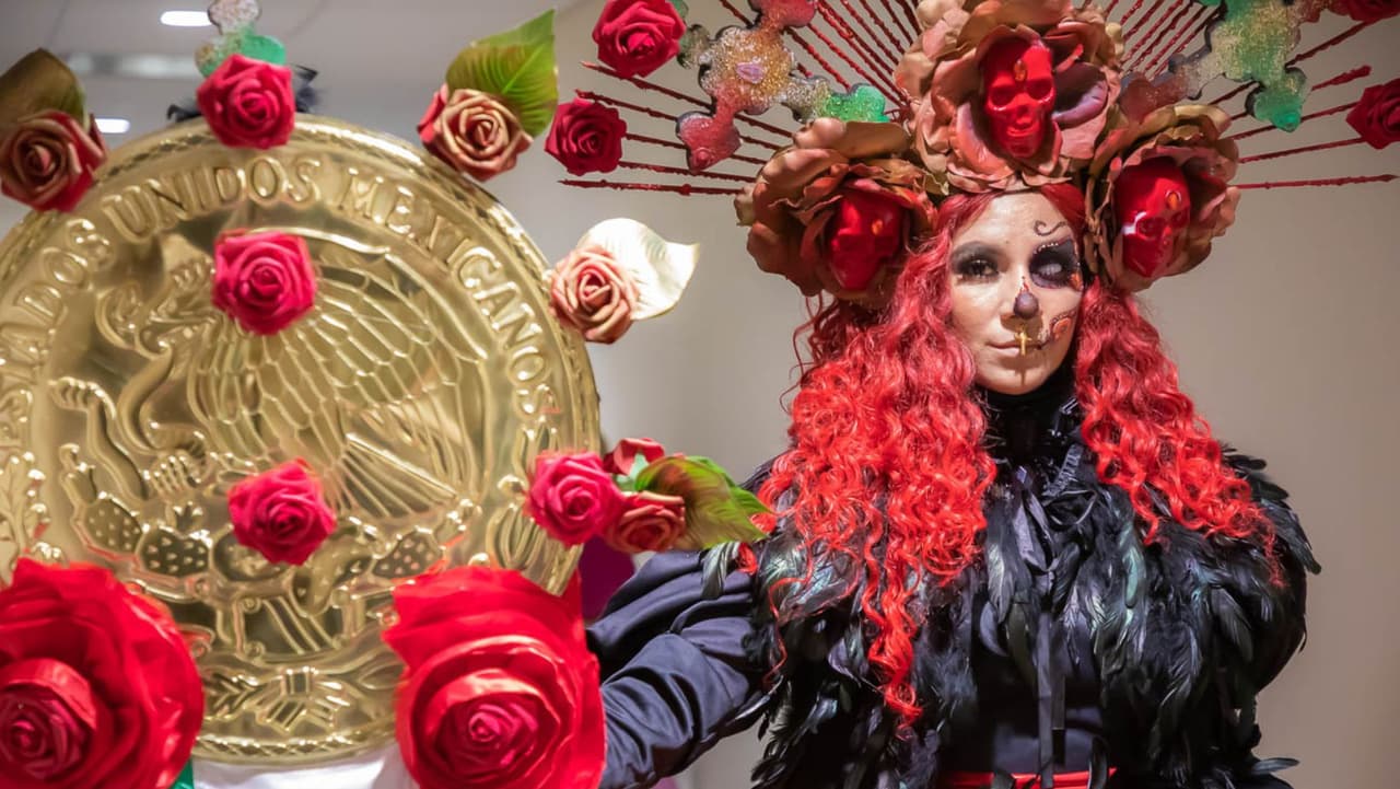 Artista hispana de Texas crea una catrina inspirada en la agonía de su madre