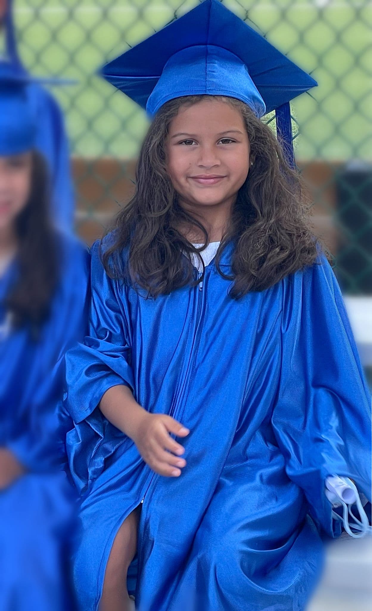 Chef Yisus está feliz porque su hija Anabella se graduó de preescolar y así de linda lució con su toga y birrete.