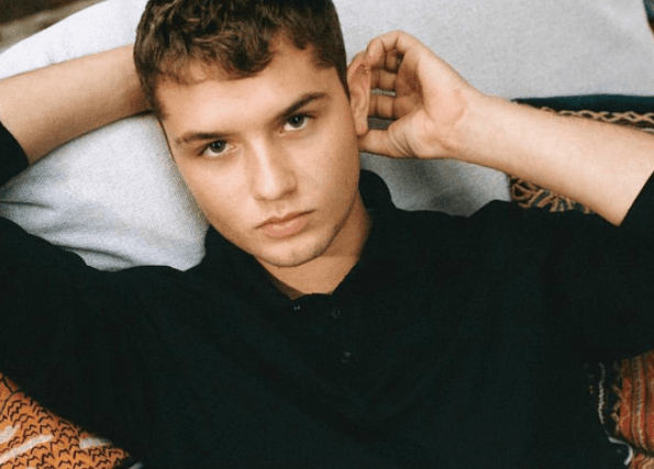 Él se inició en el mundo de la moda cuando apenas tenía 16 años de edad.