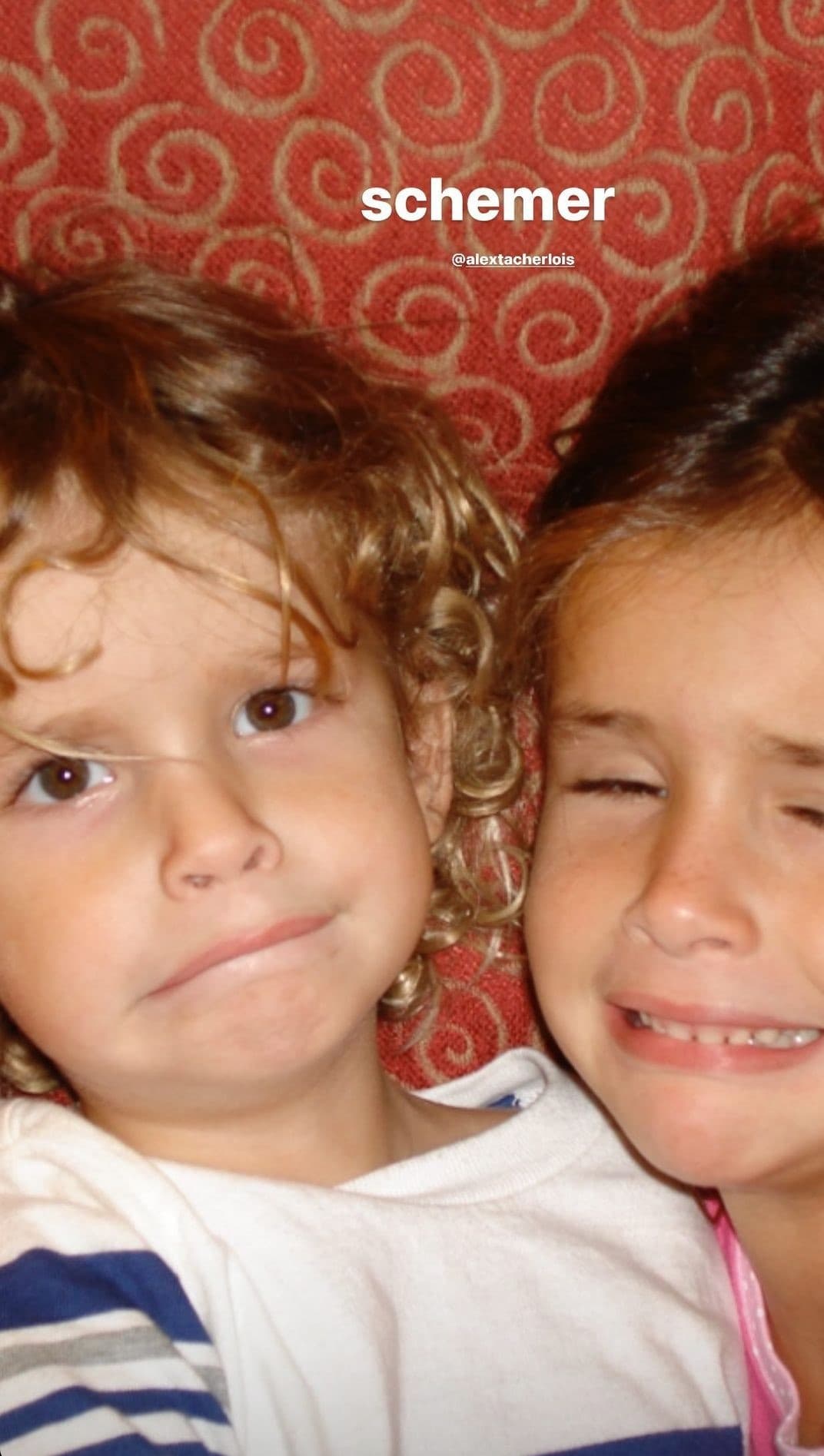 Tal parece que la mayor de los cinco hijos de Alan conserva los recuerdos de la infancia como un tesoro y aquí vemos al pequeño Alex junto a su hermana Nicole cuando apenas eran unos niños.