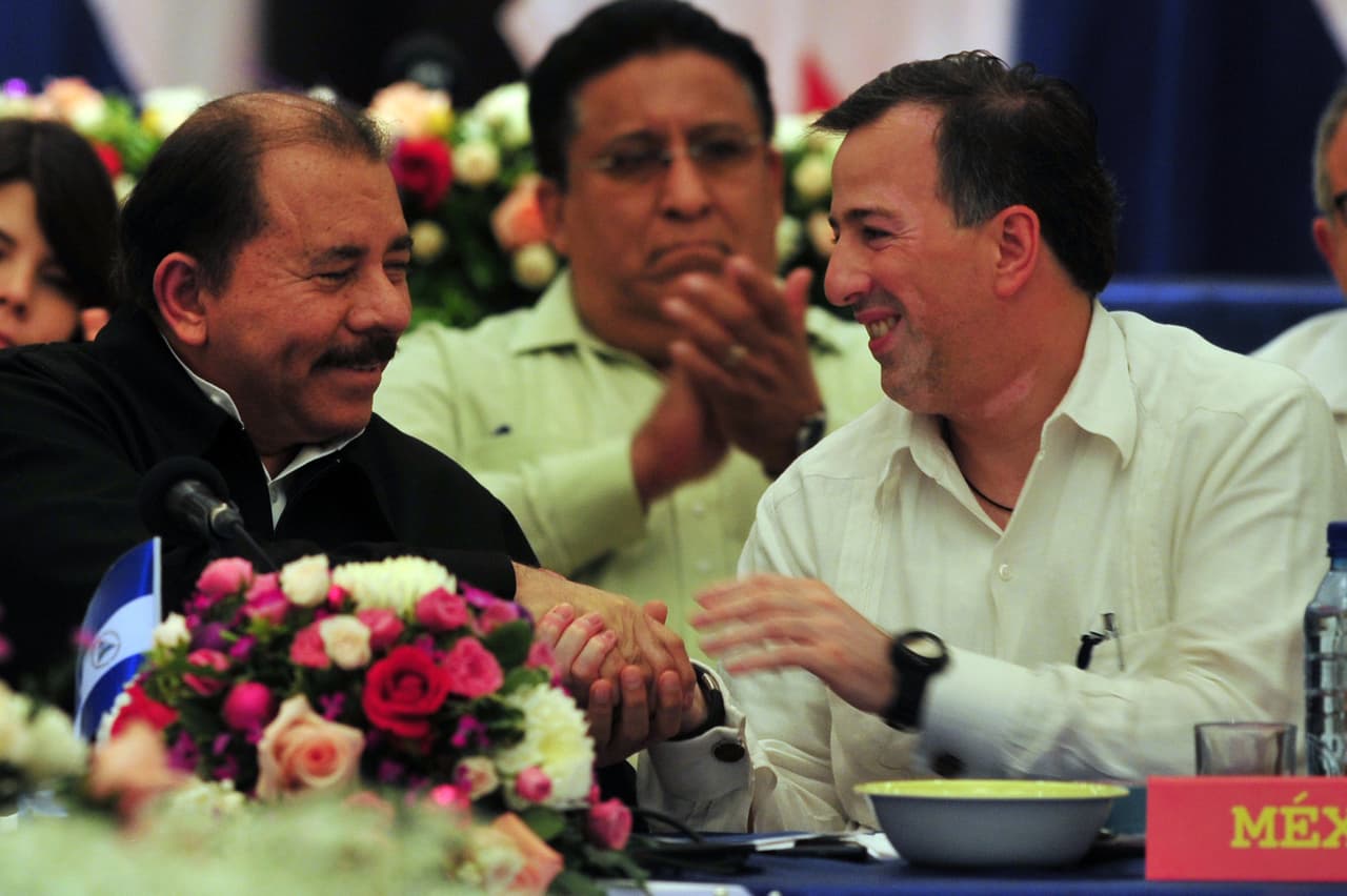 Su participación en en gobierno mexicano comenzó en 2011 cuando fue Secretario de Energía. Luego fue Secretario de Hacienda, de 2011 a 2012. Desde 2012 a 2015 ocupó la secretaría de Relaciones exteriores y entre 2015 y 2016 fue Secretario de Desarrollo Social. En la fotografía junto al presidente de Nicaragua, Daniel Ortega, en un encuentro en el país centroamericano en 2012.