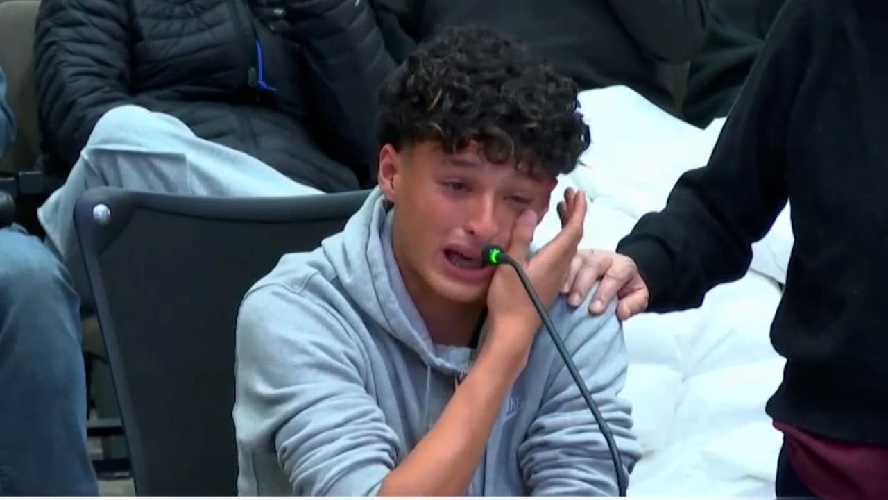 Entre llanto, este joven expresa el miedo y la desesperación que sufre por ICE: “Estoy cansado”