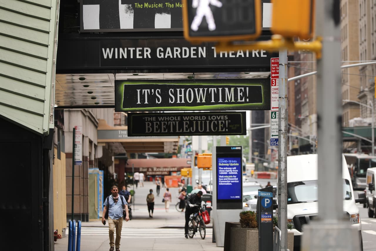 A medida que continúan los reveses económicos de la pandemia de coronavirus, el Departamento de Trabajo dijo el jueves que otros 1,5 millones de trabajadores solicitaron beneficios por desempleo por primera vez la semana pasada, una disminución de solo 58,000 desde la semana anterior.