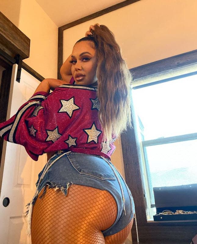 La intérprete de 'Esa no soy yo' dejó claro que 
<b>no tiene nada que ver con la venta de los boletos</b>, pues son los lugares en los que se presenta quienes organizan ese tipo de dinámicas.
<br>