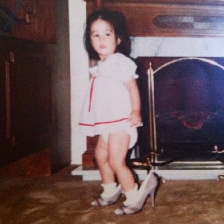 Como muchas niñas, esta cantante quería ponerse los tacones de mamá todo el tiempo.