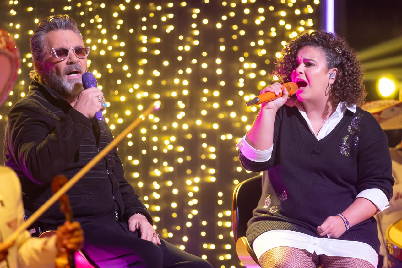 Lucerito compartió en el episodio 5 el escenario con su padre, Mijares, al interpretar 'Y Volveré' de Los Ángeles Negros, regalándonos un gran momento familiar.