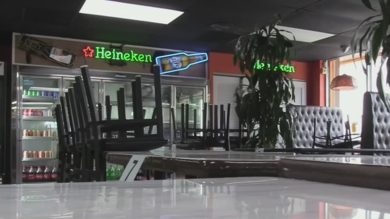 Se enciende la polémica entre los alcaldes de Hialeah y Miami-Dade, ahora por la apertura de los restaurantes