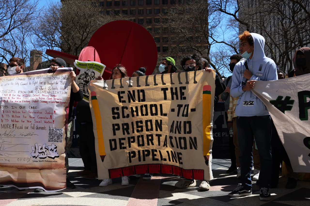 Además solicitaron que se aumente la inversión en los estudiantes, especialmente pertenecientes a minorías.
<br>