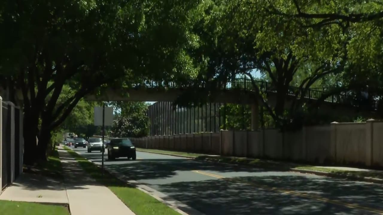 Noche tensa en Dallas: agresión a agente termina en disparos y fuga del conductor