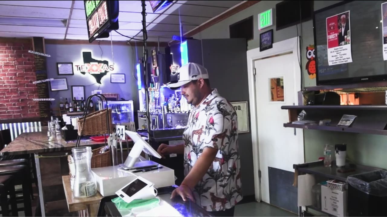 Dallas propone nueva licencia para bares y negocios con música en vivo