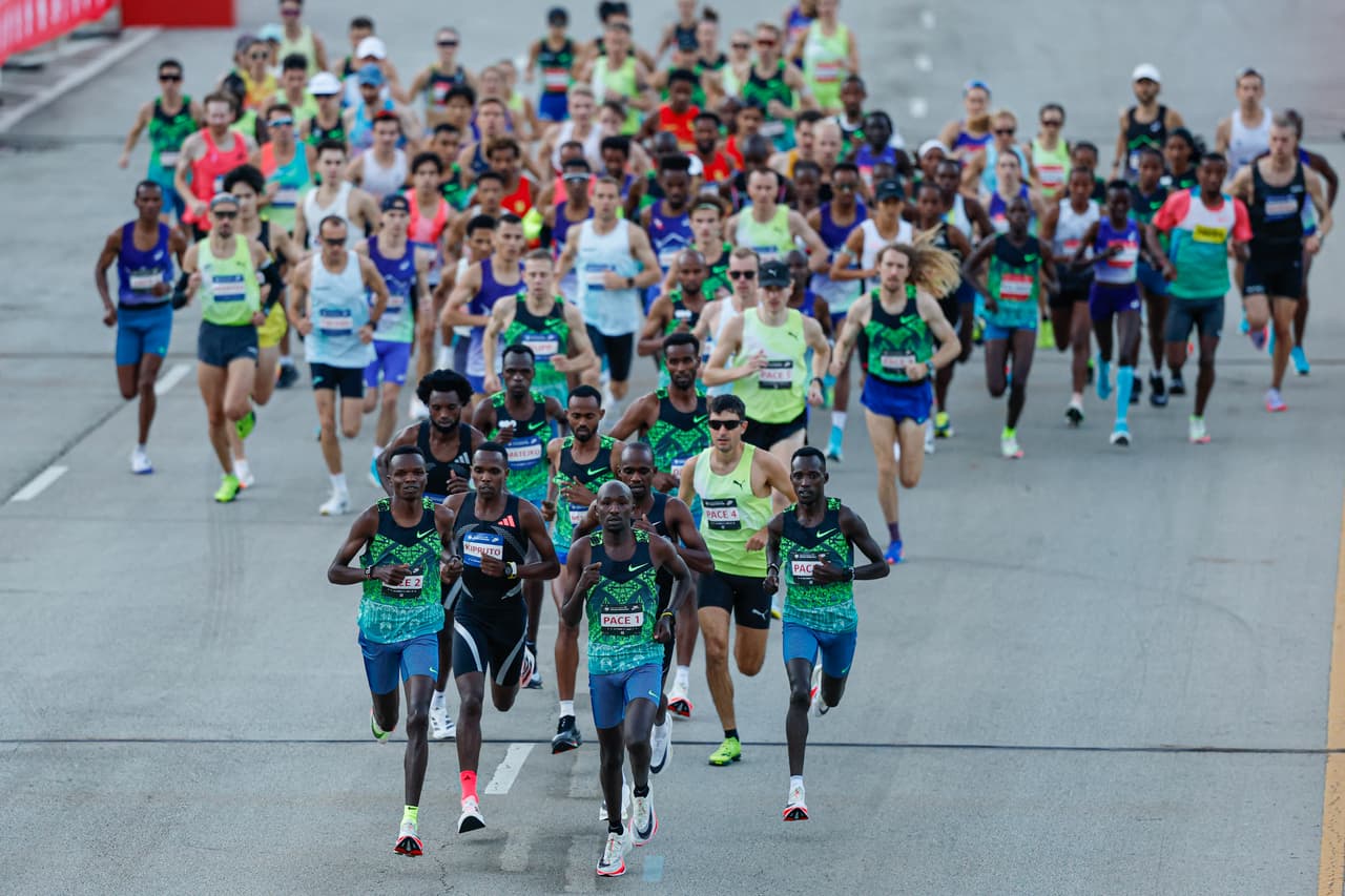 Más de 50 mil corredores participaron en el evento, que recorre un circuito plano por la ciudad de Chicago y regresa a Grant Park. El clima seco y cálido de la mañana facilitó las condiciones para la carrera.
<br>
