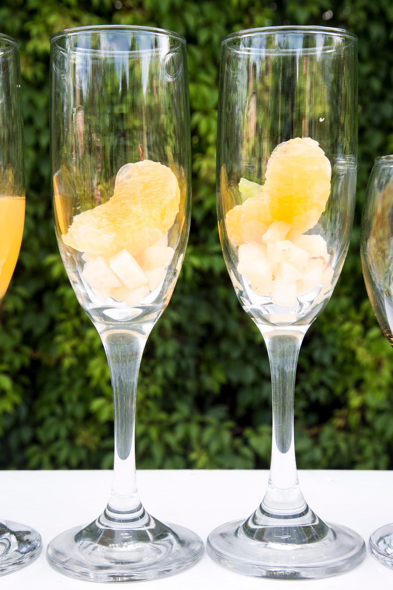 Mezcla de cítricos: con gajos de naranja, kiwi y piña. Esta combinación, fresquísima, se agradece mucho en bodas de playa o en cualquier boda que se celebre en verano al medio día.