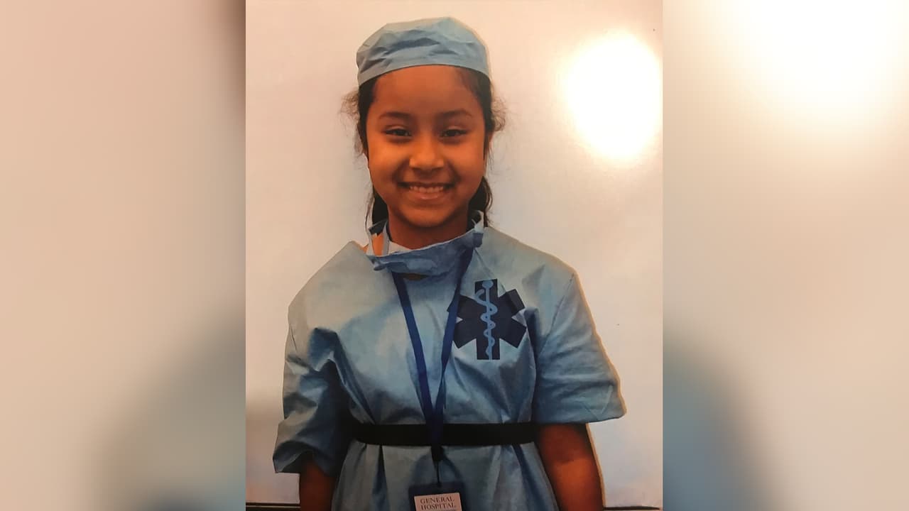 "Quiero decirles a jóvenes como yo que nunca se rindan, yo sé que es difícil ser fuerte aunque tengas problemas en casa, es duro ser estudiante ejemplar con problemas financieros y familiares. Todo es posible y yo soy prueba de eso. Nunca pensé que iba a poder ir a la escuela de mis sueños porque no sabía como pagar mi educación", aseguró Alondra.