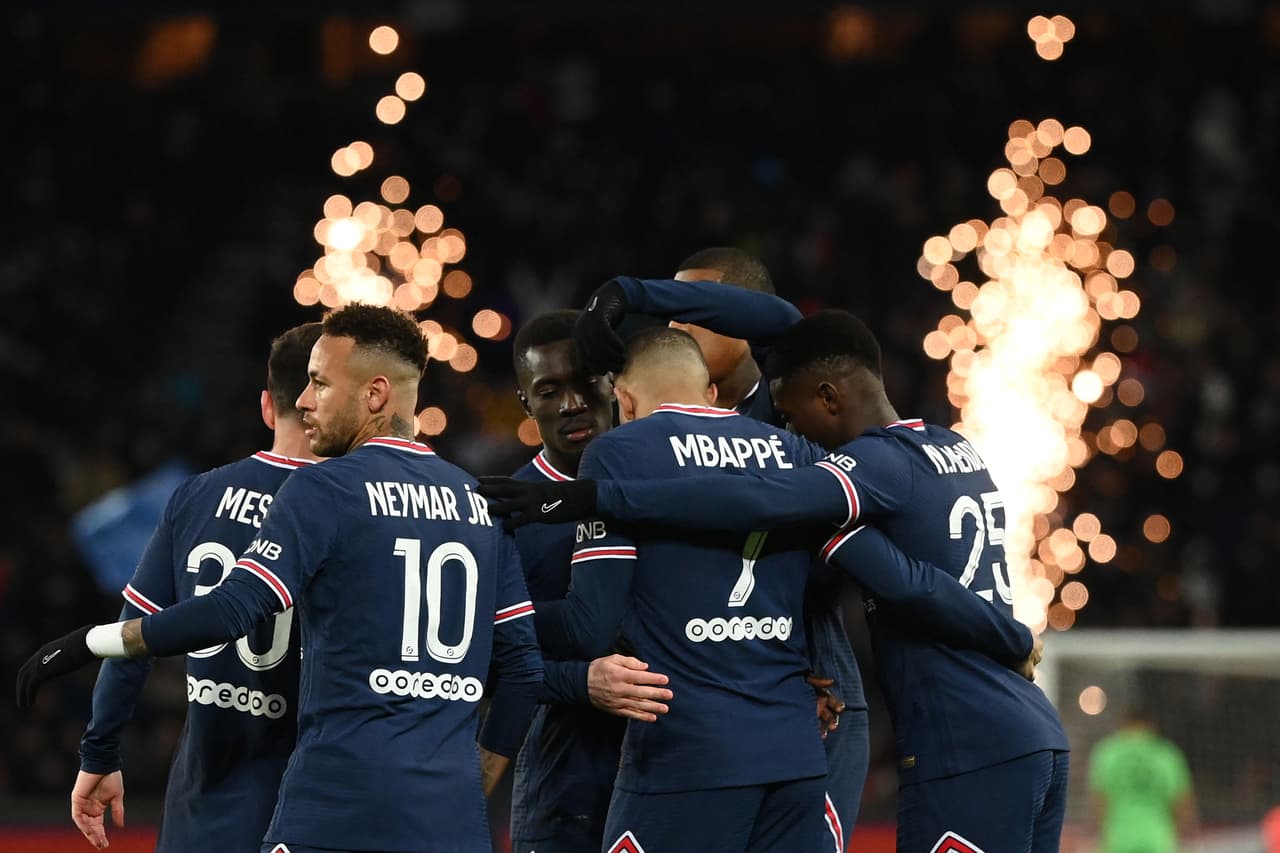 El PSG goleó al Lorient gracias a los dobletes de Neymar y Mbappé, así como otro tanto de Messi.