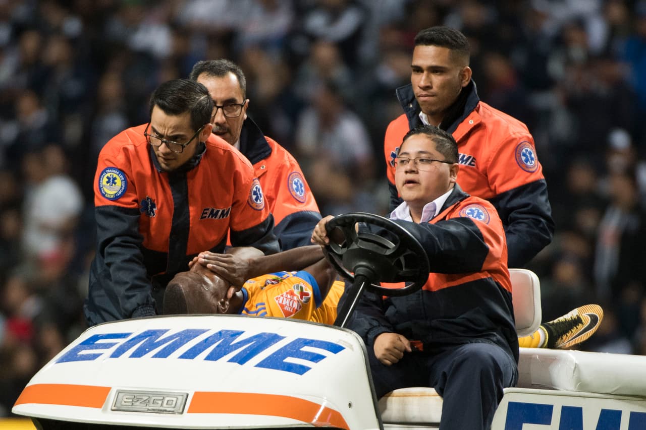 Al minuto 75, Enner Valencia tuvo que salir del campo con lo que pareció una lesión muscular. Duro golpe para los Tigres que perdieron una de sus piezas clave.