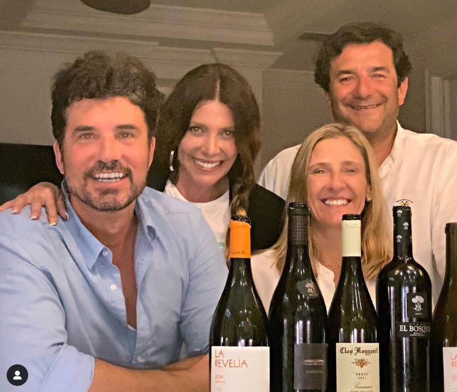 El actor reside en México y a través de su 
<b><a href="https://www.instagram.com/diegooliveraok/" target="_blank">cuenta de Instagram</a></b> da cuenta de su vida. En esta temporada ha compartido con sus fans cómo lleva la cuarentena y en sus redes sociales ha llevado a cabo charlas sobre vinos. 
<br>