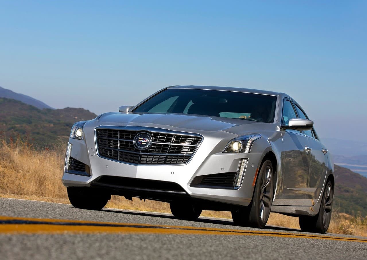 <h3 class="cms-H3-H3"><b>2do. lugar en el segmento de los sedanes medianos de lujo</b></h3>
<br>
<br>
<u><b>Cadillac CTS</b></u>
<br>
<br>
<b>Puntaje general: </b>8.1 de 10
<br>
<b>Calificación de seguridad promedio de la NHTSA: </b>5.0 de 5.0