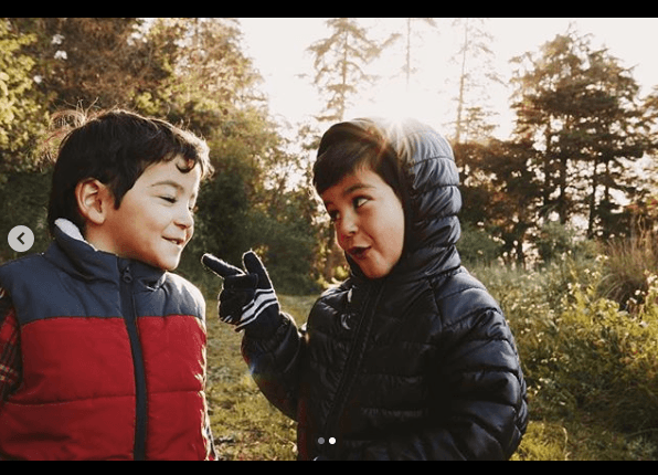 Así como de los pequeños Daniel y Manuel, nacidos en 2014, y quienes 
<b><a href="https://www.univision.com/entretenimiento/de-tanto-quererlos-hasta-me-duele-el-tierno-mensaje-de-biby-gaytan-dedico-a-sus-mellizos-fotos" target="_blank">derriten las redes sociales</a></b> cada vez que sus papás comparten fotos de ellos.