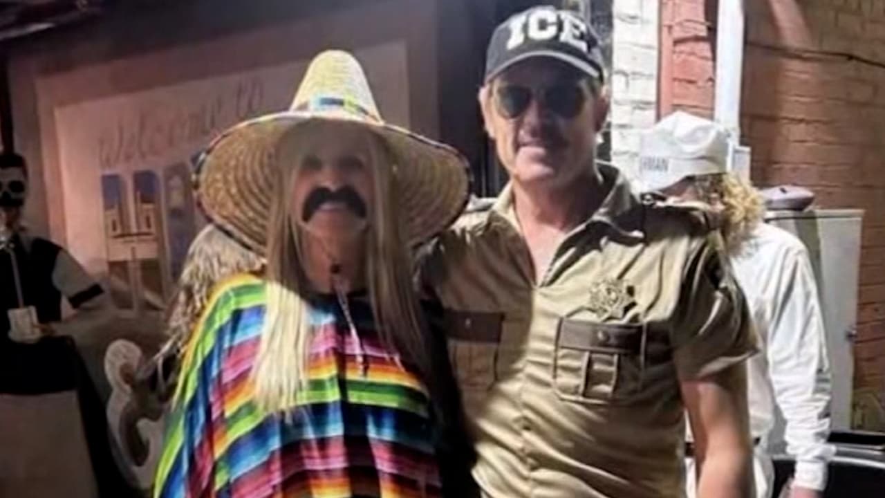 Una empleada de un distrito escolar se disfraza de ICE: así se disculpó