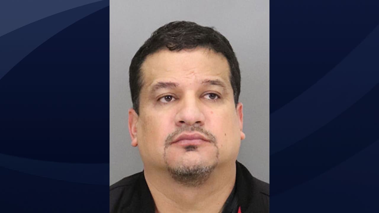 Norberto Velarde-Rios es residente de San José y tiene 44 años.