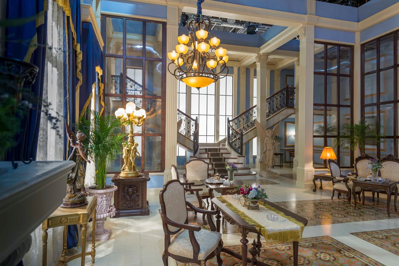 En este salón se reúnen los huéspedes para platicar con un delicioso té o alguna copa de coñac rodeados por olor a tabaco.