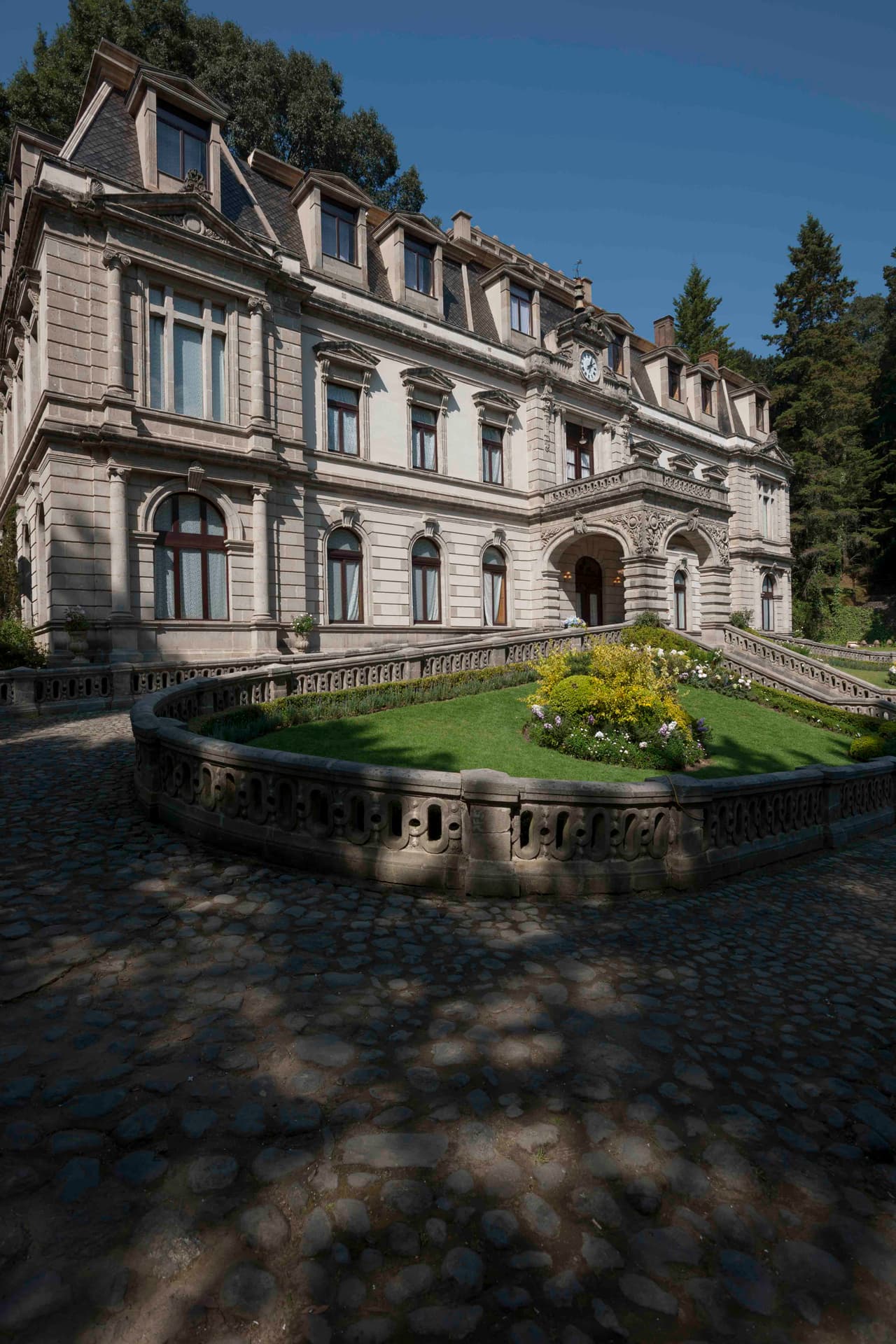 En este lugar los lujos están por todos lados. No te pierdas "El Hotel de los Secretos", pues los misterios a penas inician.