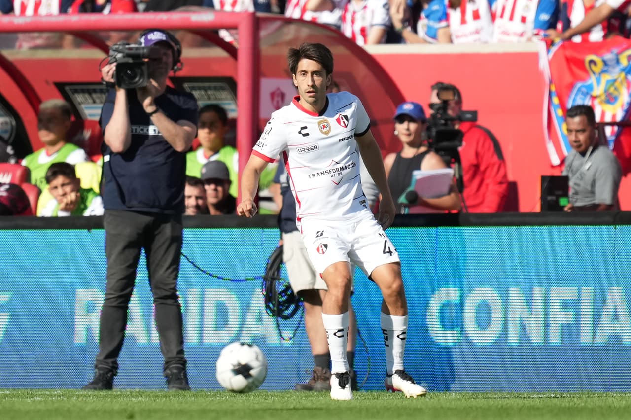Con un gol solitario de Julián Quiñones el Atlas se llevó una edición más del Clásico Tapatío ante Chivas.