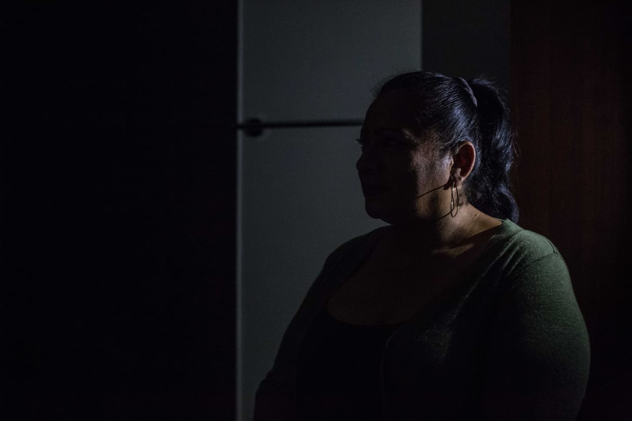 Martha decidió no mostrar su rostro en las fotos por miedo no solo a las maras sino a su propio hijo.