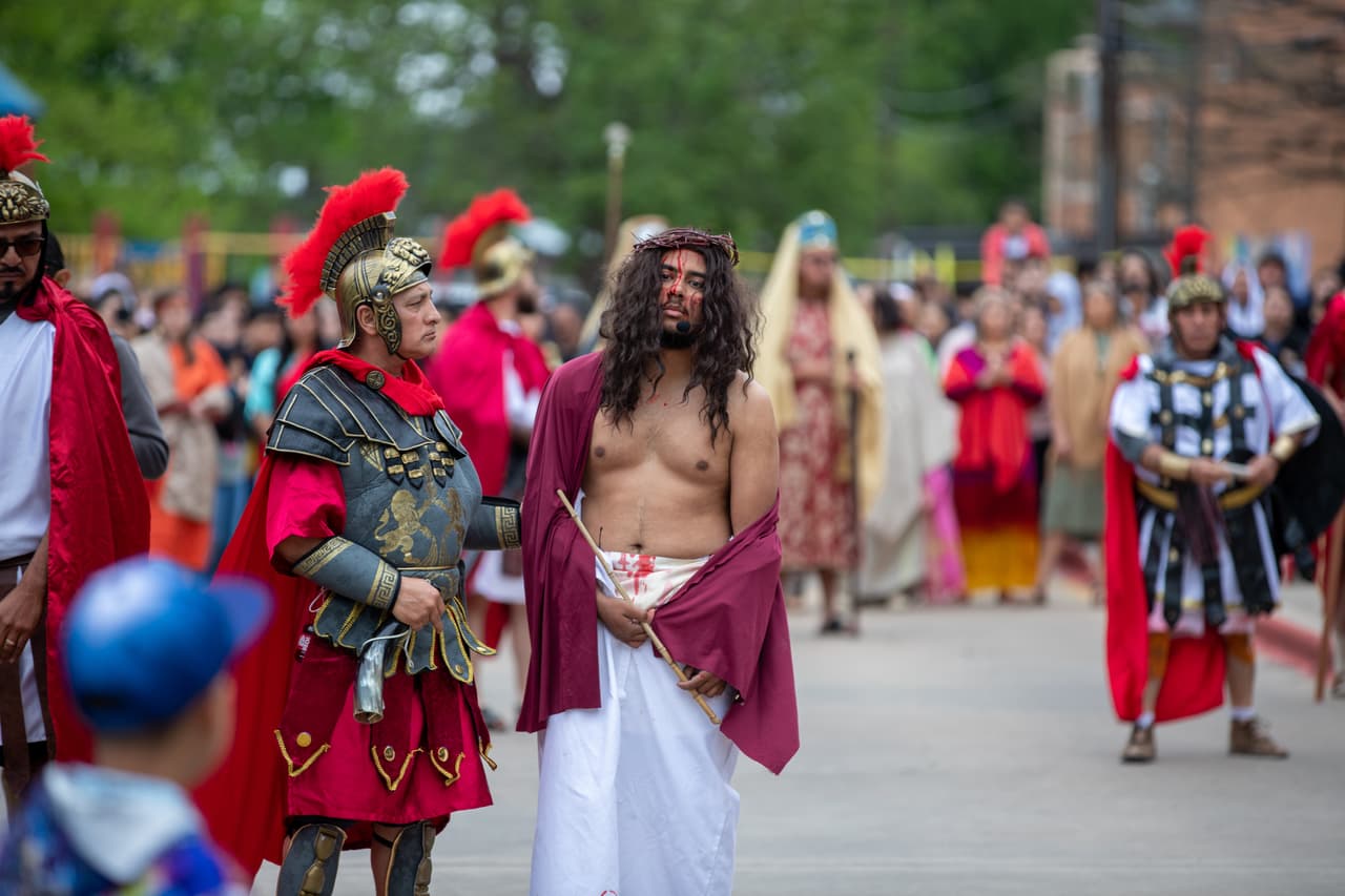 La comunidad de la iglesia San Bernardo de Claraval hizo el viacrucis de las 14 estaciones, uno de los más tradicionales y representativos en el catolicismo.
