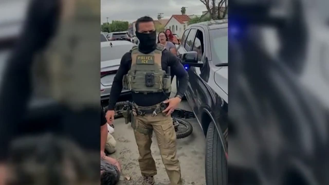 Abogado explica cómo podría demandar a ICE un ciudadano estadounidense por uso de fuerza