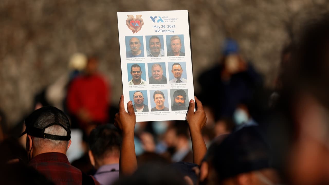 "¿Cómo pudieron dejar que esto pasara?": A un año de la masacre del VTA, familias continúan asimilando la tragedia