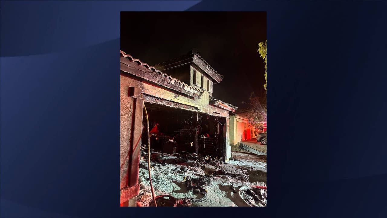 Afortunadamente el residente de la casa y su mascota pudieron evacuar de manera segura antes de la llegada de los bomberos y no se reportan heridos.