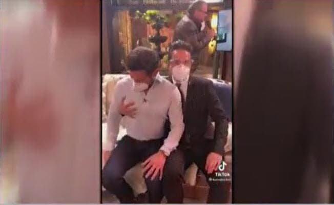 Mientras tanto, su compañero Carlos Ferro se defendió de las quejas que recibieron ante la controvertida broma. 
<br>