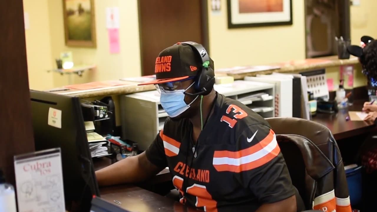 Esta divertida actividad se ha convertido en una tradición en la clínica de UT Physicians durante varios años.