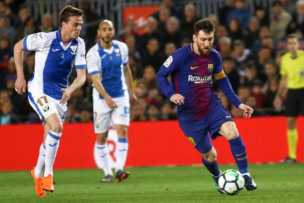 Al minuto 32 Messi volvió a hacerse presente en el marcador con un toque suave sobre la salida del portero.