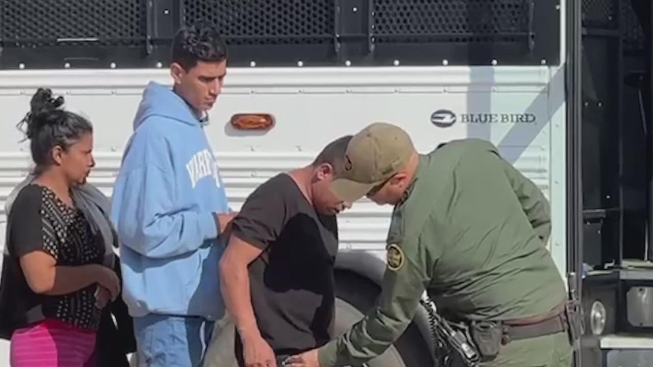 Corte Suprema ordena mantener la política migratoria del Título 42