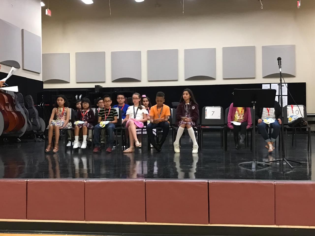 12 estudiantes participaron en el concurso.