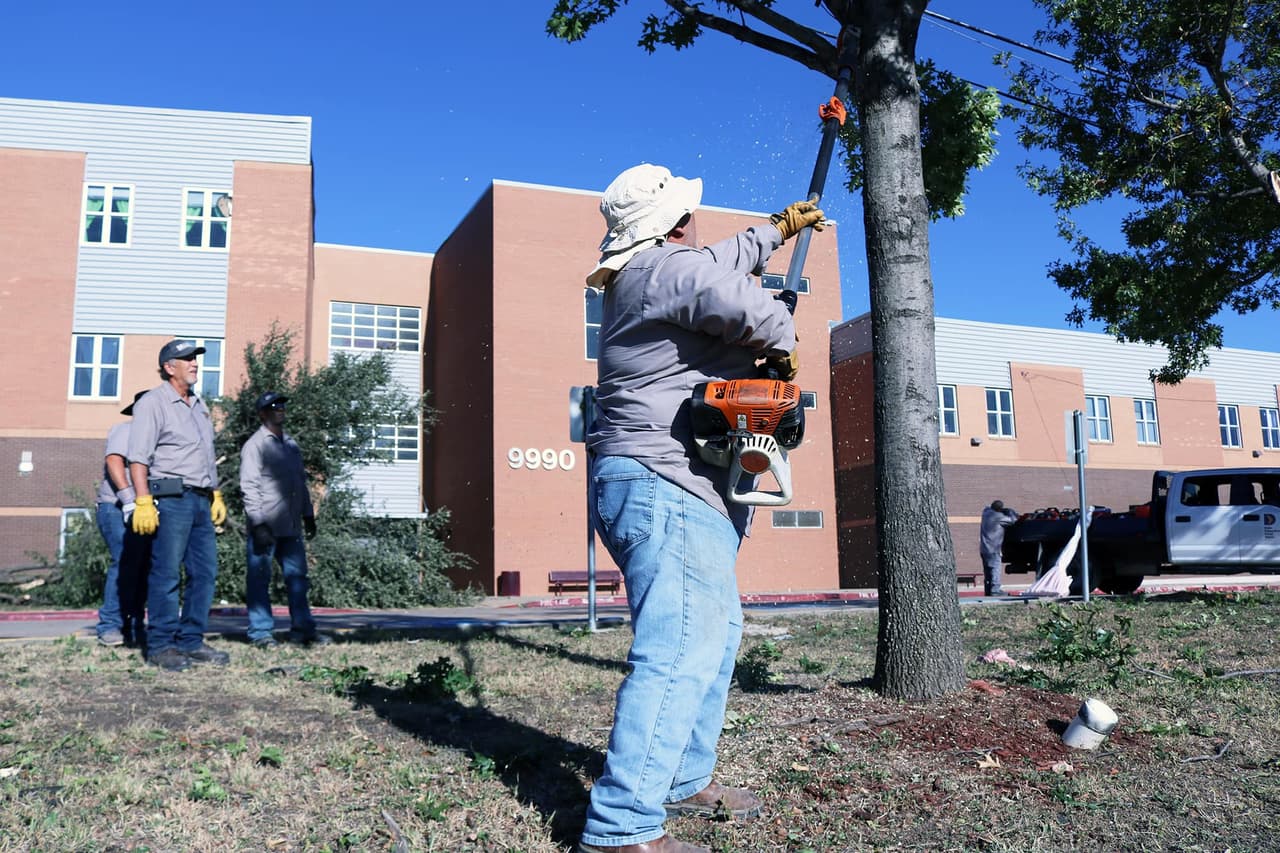 El MARC estará abierto de 9 a.m. a 5 p.m. desde el 28 de octubre a viernes 1 de noviembre.
<a href="http://www.dallascitynews.net/city-opens-multi-agency-resource-center-impacted-oct-20-storms" target="_blank">Aquí las organizaciones que brindaran apoyo. </a>