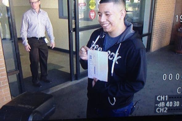 Aprueban licencias para Dreamers en Arizona: El 22 de diciembre, los Dreamers lograron finalmente hacer un sueño realidad: obtener licencias de conducir. Esta victoria se consiguió luego de dos años de una batalla de legal luego que la Corte Suprema de Justicia rechazara un pedido de la gobernadora Jan Brewer de suspender una sentencia del Tribunal Federal de Apelaciones del 9no Circuito, la cual hace unos meses ordenó que se le prohibiera al estado de Arizona aplicar la disposición de Brewer de no darle a los Dreamers licencias de conducir.