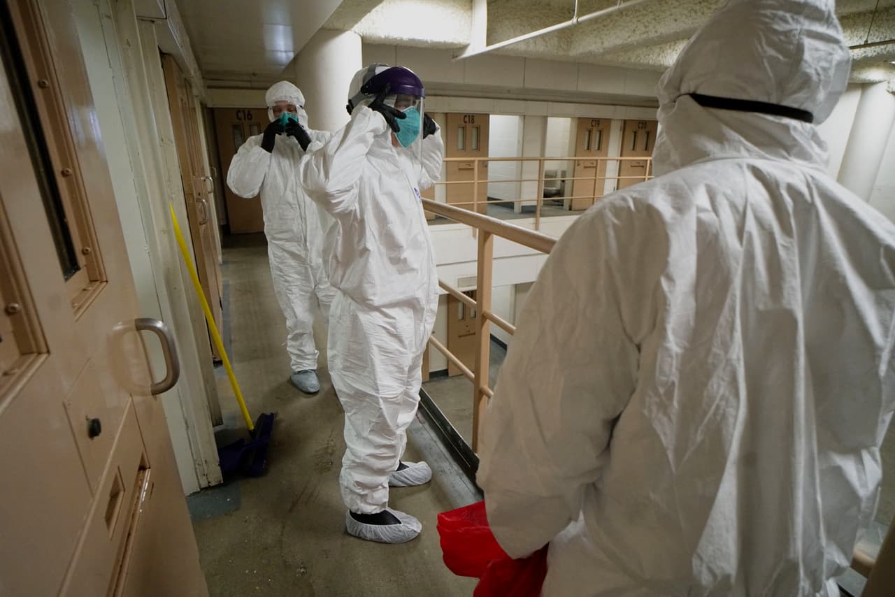 Si tienes preguntas sobre el coronavirus puedes llamar en EEUU al 
<b>1-888-364-3065</b>. Si te encuentras en algún otro país, acude a fuentes oficiales y gubernamentales para obtener más información y los datos de centros de ayuda. También 
<b><a href="https://www.univision.com/temas/coronavirus" target="_blank">puedes seguir aquí</a></b> la cobertura de Univision con lo último sobre esta emergencia.
<br>