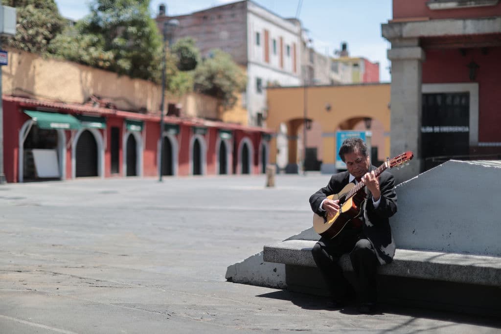 Aunque, tratándose de Mon Laferte, no debería sorprendernos que eligiera el mítico lugar para el anuncio.