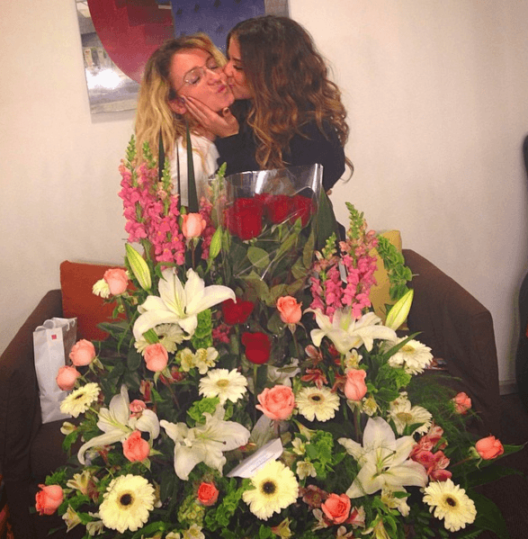 Estar al lado de ella la llena de energía y la hace sentir en casa, cuando más lejos está de su familia.