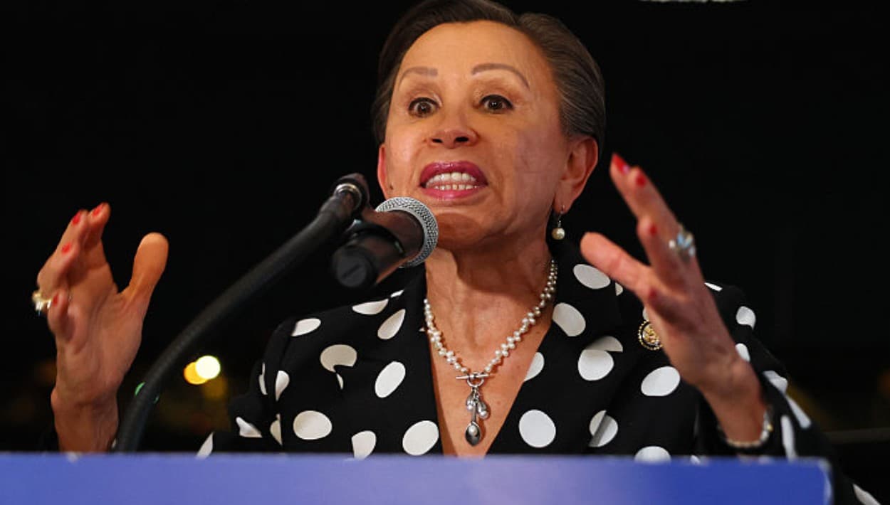 Nydia Velázquez exige al secretario de Defensa respuestas sobre la operación militar en Puerto Rico