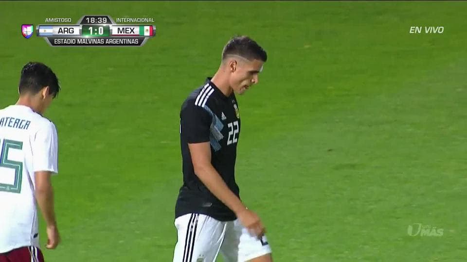 Tiro desviado de Erik Lamela